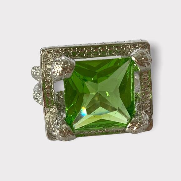 Green Peridot Silver Colored Ring NEW Size 9 - Picture 1 of 6